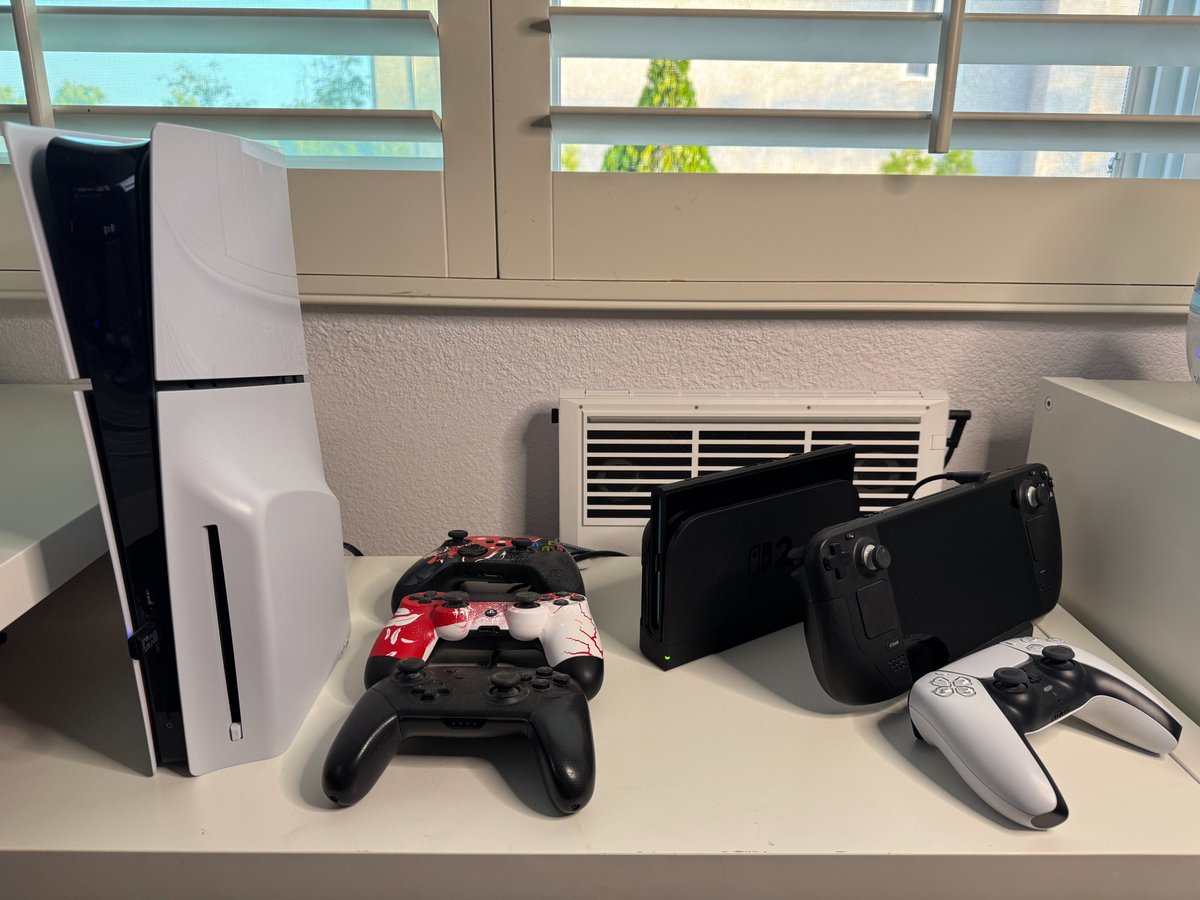 _backlogbattle's tweet image. Finally got my Switch 2 set up! Now, time to not play it because of work 😭😭😭
