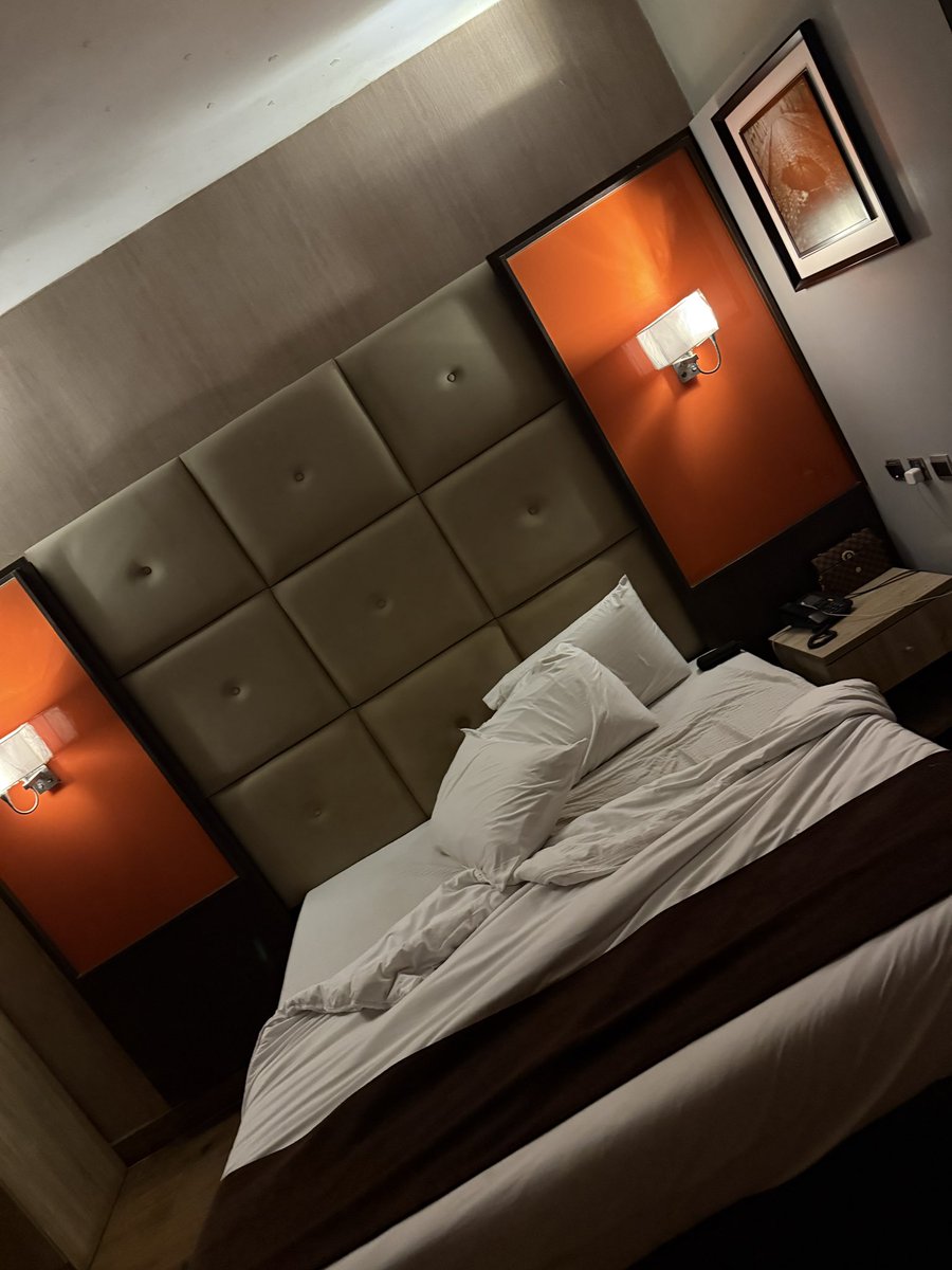 A clear space.
A partly arranged bed.
A mind slowly syncing with stillness.

<a href="/boundless_xyz/">Boundless</a> wellness doesn’t begin in the gym or a journal.
It begins in your space.

Make room for clarity, and everything else will follow.