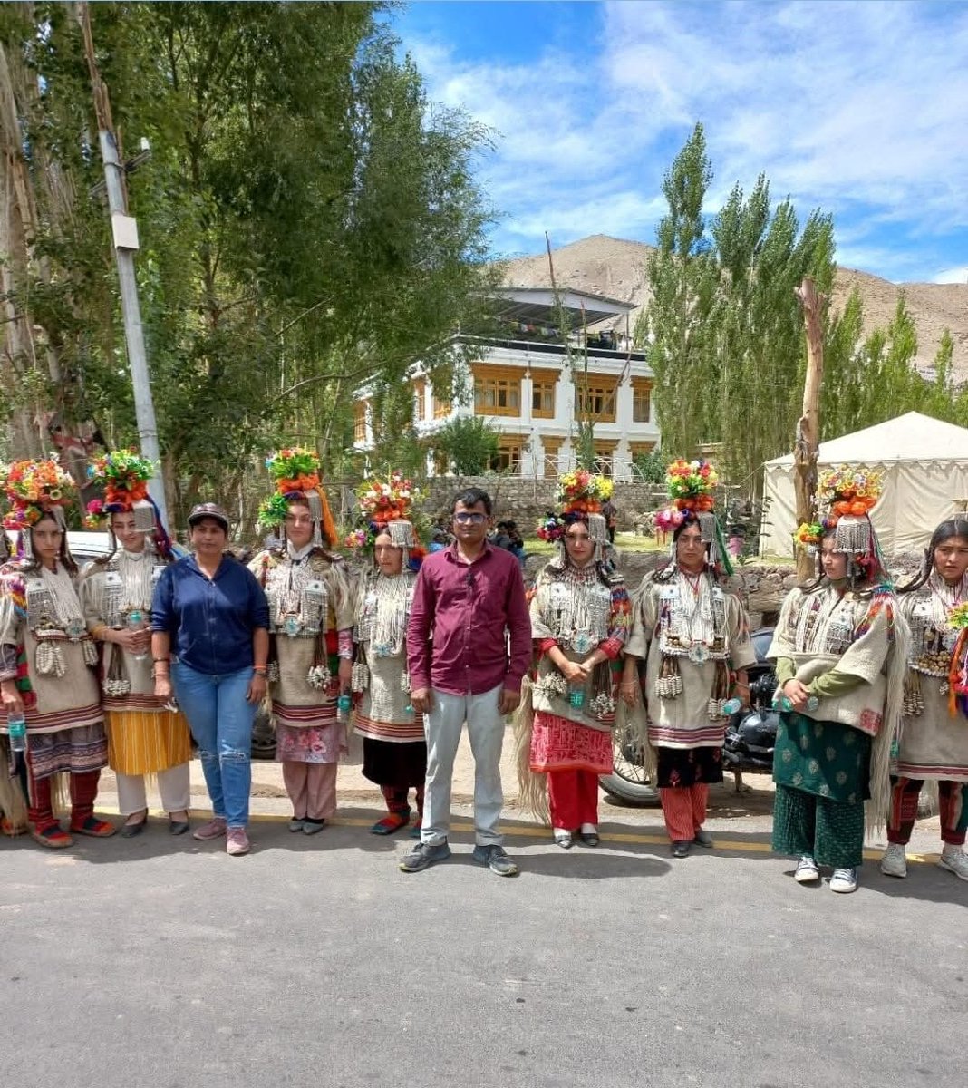 पीछे देखो पीछे कौन सा जगह आया मै पीछे देखो पीछे। #ladakh