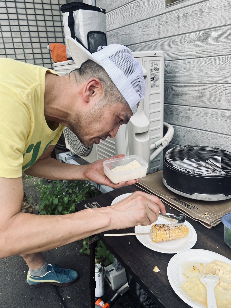 自分は少数派だと確かめる事がもうずっと続いてて  だとしても今回も指折り数えて待ってた  北海道の3議席の古臭さには唖然としましたし  ほんと連日色んな共感や反感や違和感がありましたが  腐らず次の選挙を待ちながら日々ハッスルしていきましょう

おっと  注文入ったんでとうもろこし焼きます