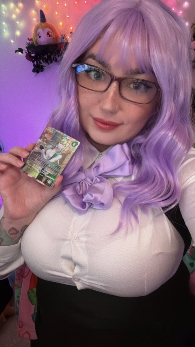 Alyssandriaaa's tweet image. Cosplayer luck while pulling Digimon cards is real 🤩