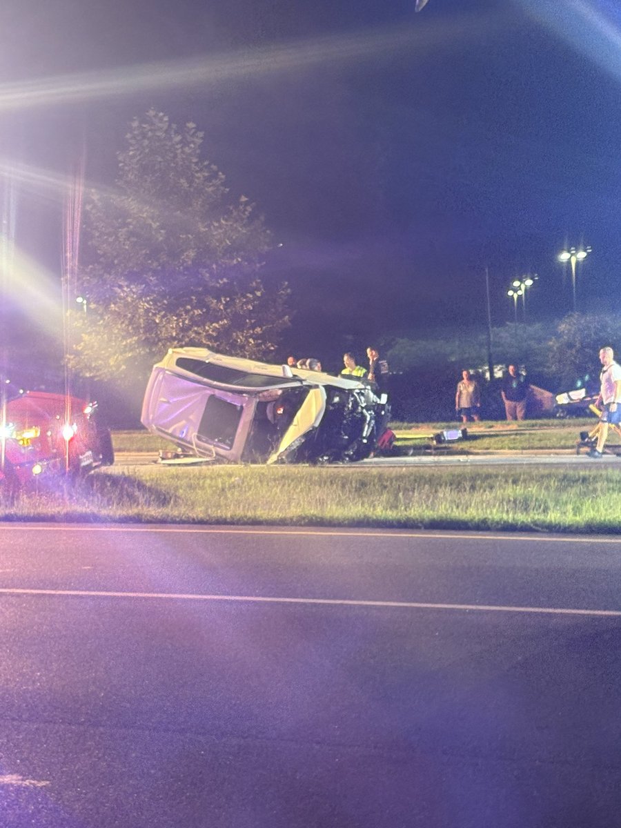 DCNewsLive's tweet image. PROBABLE FATAL CRASH: Great Seneca Highway & Mateny Road in Germantown— victim ejected after a car flipped & now in cardiac arrest.
Alcohol may have been a factor; expect an extended road closure by Montgomery County Police for Crash Reconstruction. #mdtraffic