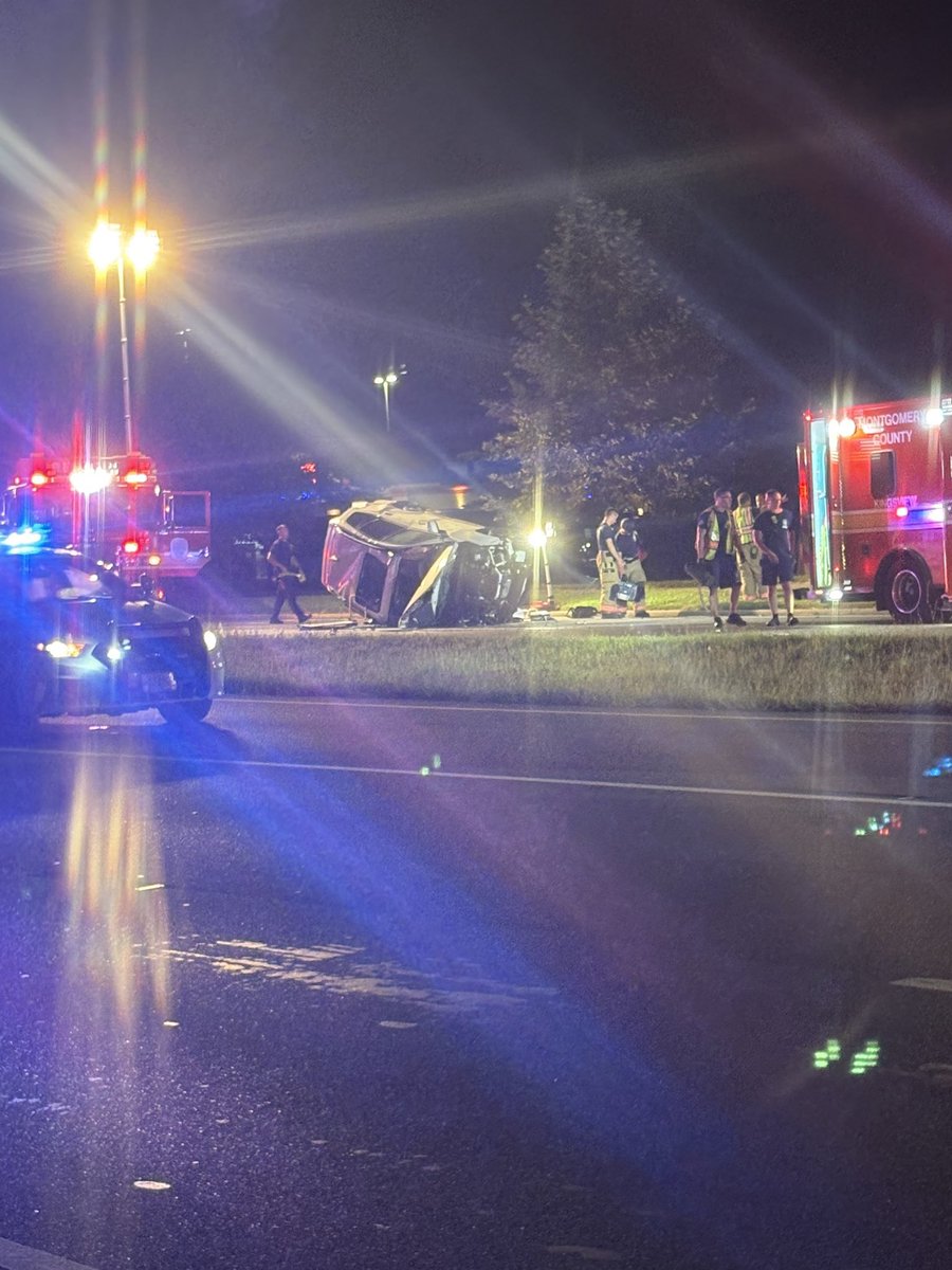 DCNewsLive's tweet image. PROBABLE FATAL CRASH: Great Seneca Highway & Mateny Road in Germantown— victim ejected after a car flipped & now in cardiac arrest.
Alcohol may have been a factor; expect an extended road closure by Montgomery County Police for Crash Reconstruction. #mdtraffic