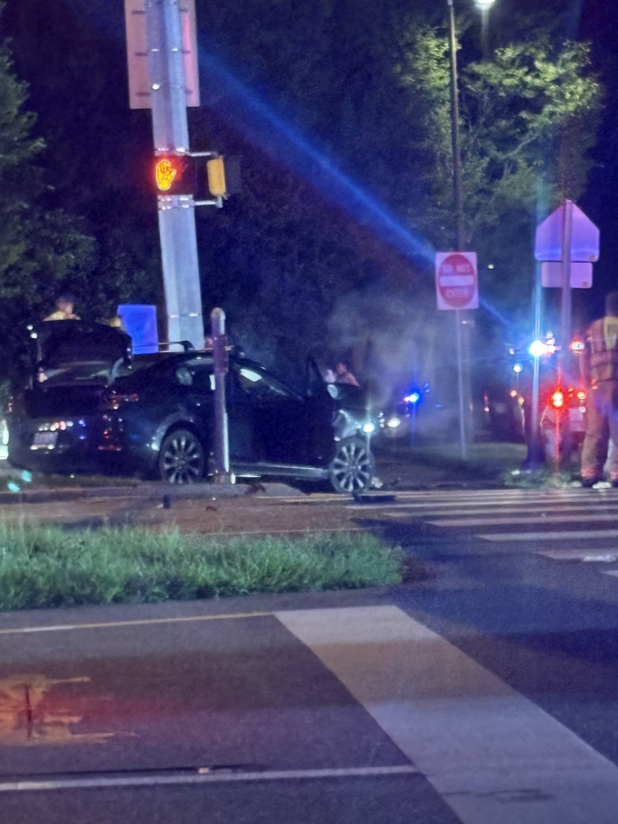 DCNewsLive's tweet image. PROBABLE FATAL CRASH: Great Seneca Highway & Mateny Road in Germantown— victim ejected after a car flipped & now in cardiac arrest.
Alcohol may have been a factor; expect an extended road closure by Montgomery County Police for Crash Reconstruction. #mdtraffic