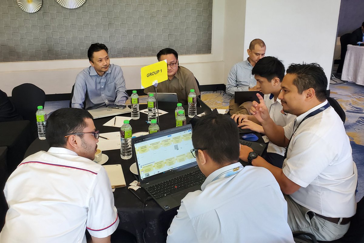 MOTMalaysia's tweet image. BPM MOT dengan kerjasama NAIO, Kementerian Digital telah berjaya menganjurkan Bengkel Use-Case AI dalam Sektor Pengangkutan.
Seramai 50 pegawai MOT & agensi berkaitan kenal pasti cabaran serta potensi AI berimpak tinggi selari Dasar AI Kebangsaan.
#MOTMalaysia #MalaysiaMADANI