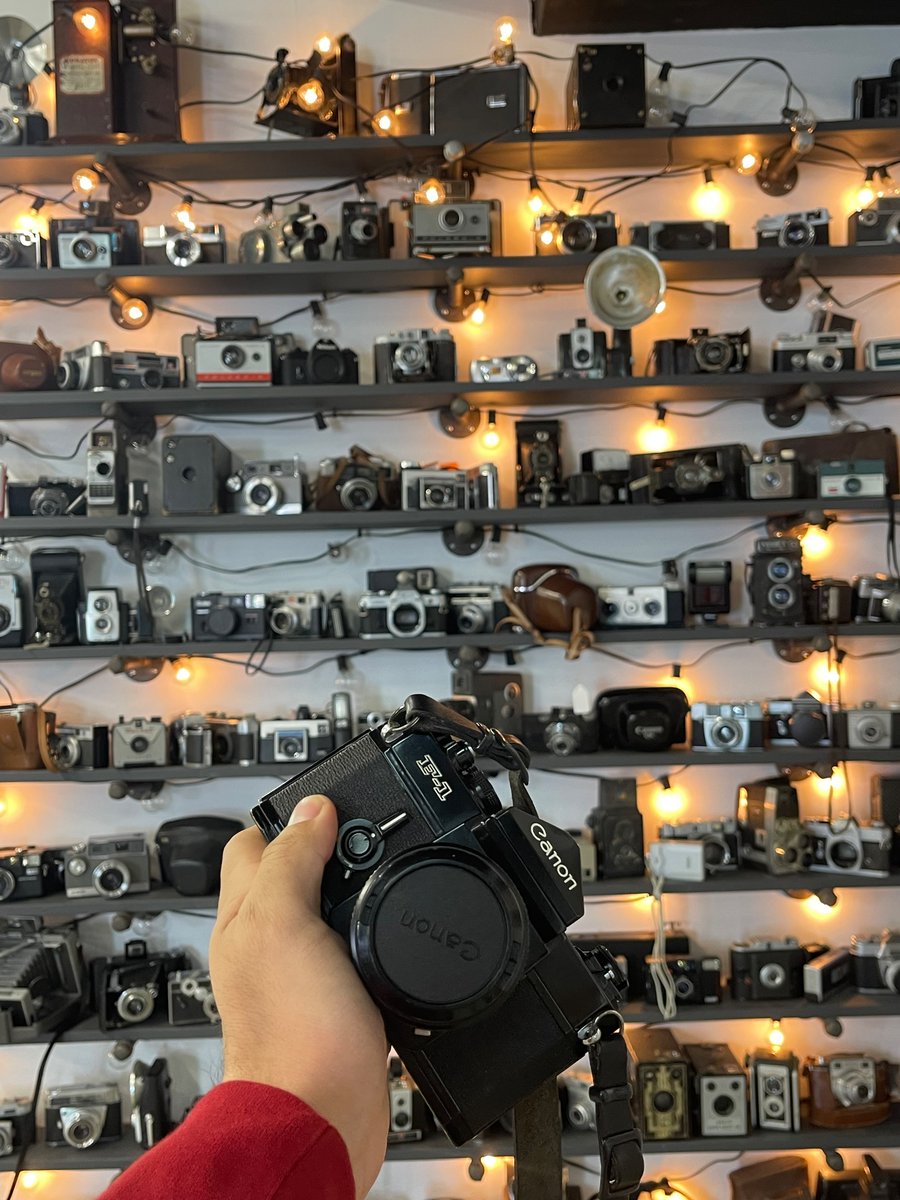 gflo_tx's tweet image. Olympus XA + A16 Flash for $150
Canon F1 + FD 28mm 2.8 for $250
FD 35mm 2.0 for $150 (y’all aint finding that price anywhere else)
Cover shipping and it’s yours!