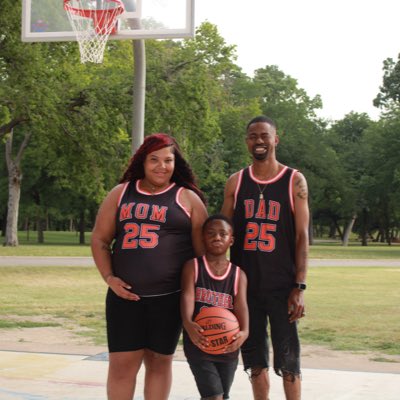 e_moebupdere's tweet image. I really kept the promise I made to myself when I was 10. I always said I would never be a baby daddy. Being a husband and father and husband was always the goal. #MissionAccomplished