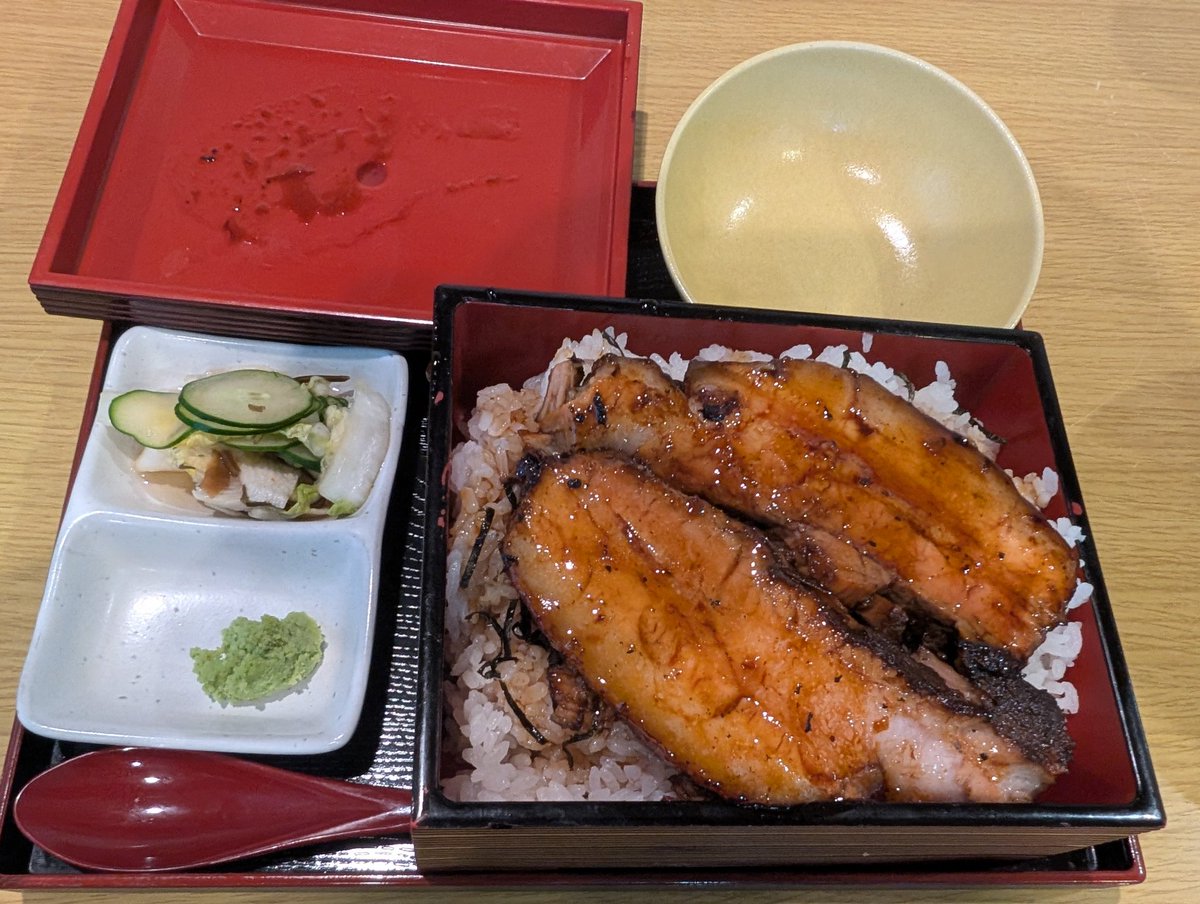 Televiken3rdGen's tweet image. #あってりめんこうじ軽井沢
7/21㈰昼
あってり白湯葉汁〰麺
あぶり肉重大
昭和55年
あってりドリンク復刻版
【5.グレート】
約1年半ぶりに五郎パパに会いに行けた😭
やっぱり今年も葉汁食べた😆だって美味いから😋自身定番の大好きなあぶり肉重にこれまた推しの昭和55年💕ってか全部神推しぃ~☝💖