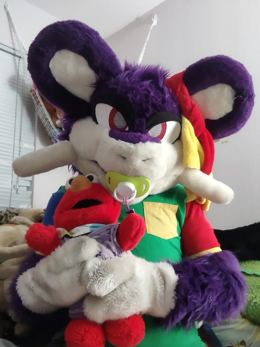 FEAR has armsleeves now!
#fursuiting #babyfur