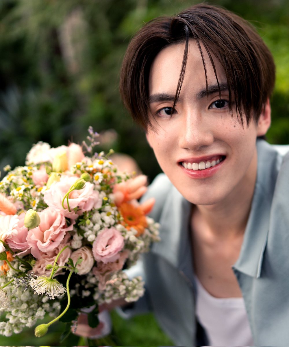 phu_as_samoyed's tweet image. “เตรียมดอกไม้ ที่สวยที่สุด ที่คิดว่าจะหาได้” 💐

[BUS COVER PROJECT] PHUTATCHAI - พยายาม (Original Artist: O-PAVEE)

🔗: youtu.be/NF9jzpMUW-A

#PHUATACHAI 
#PHUTATCHAI_พยายาม
#BUSCOVERPROJECT