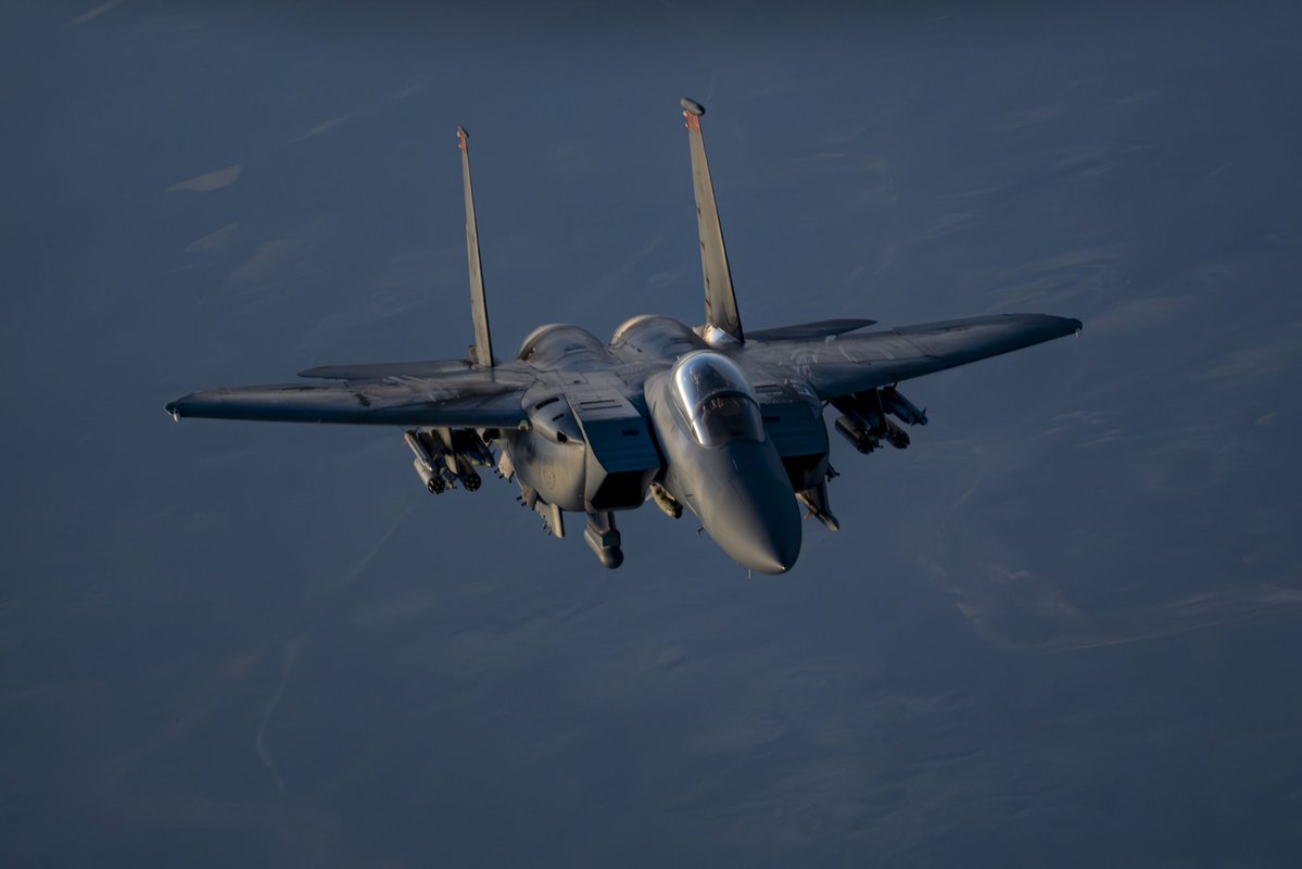 TheDeadDistrict's tweet image. Is this rusted surface normal?
A U.S. Air Force F-15E Strike Eagle returns to combat air patrol over the U.S. Central Command area of responsibility, July 07, 2025.
πΈ Airman 1st Class Christopher Lyon