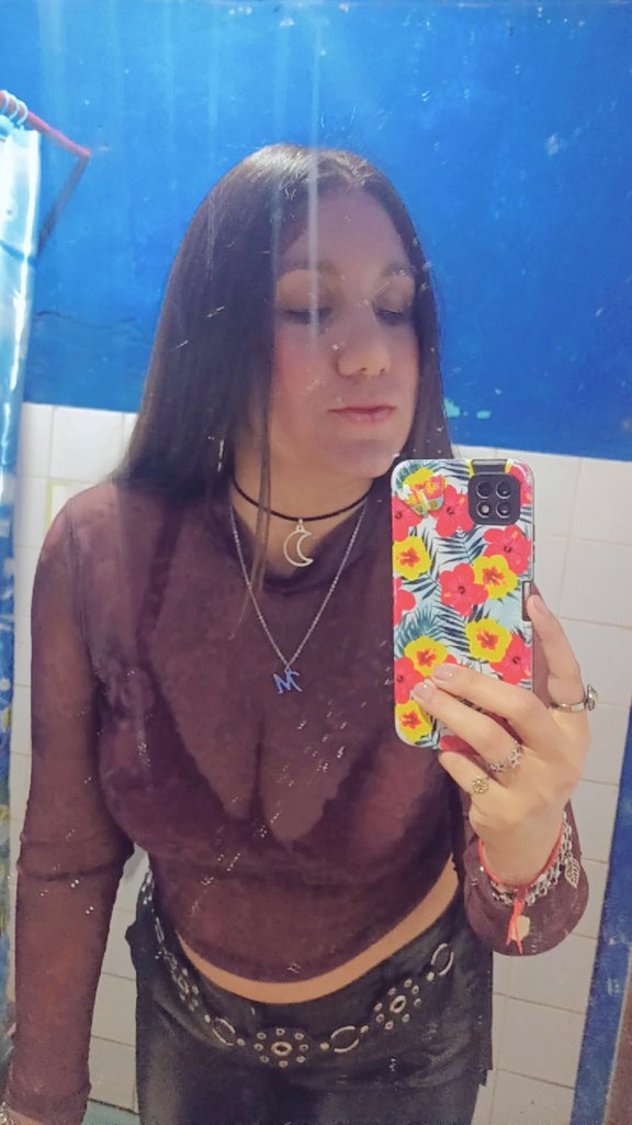 MaaayV1905's tweet photo. La próxima limpio el espejo. 🥱😂 https://t.co/WX1U9Xdx4l
