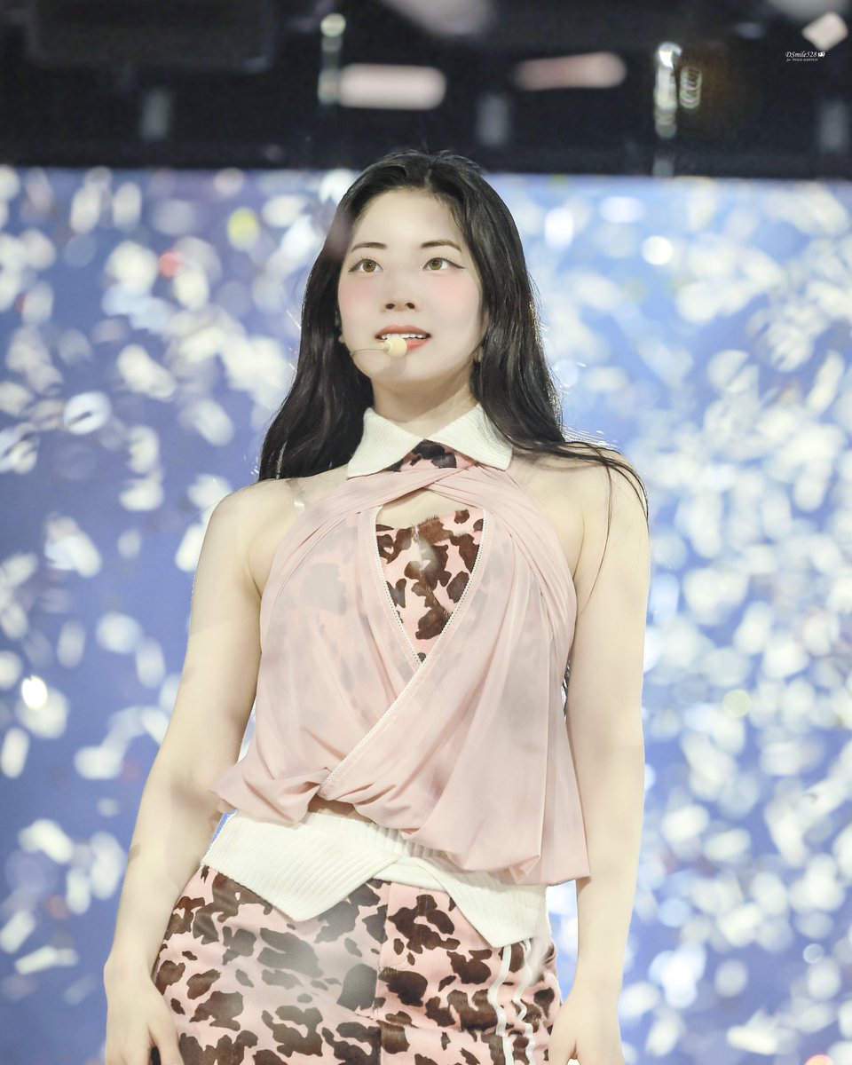 DSmile528's tweet image. 250720 THIS IS FOR
기억에 남은 그대🤍
#트와이스 #TWICE
#다현 #ダヒョン #DAHYUN
#TWICE_THISISFOR_WORLD_TOUR
@JYPETWICE