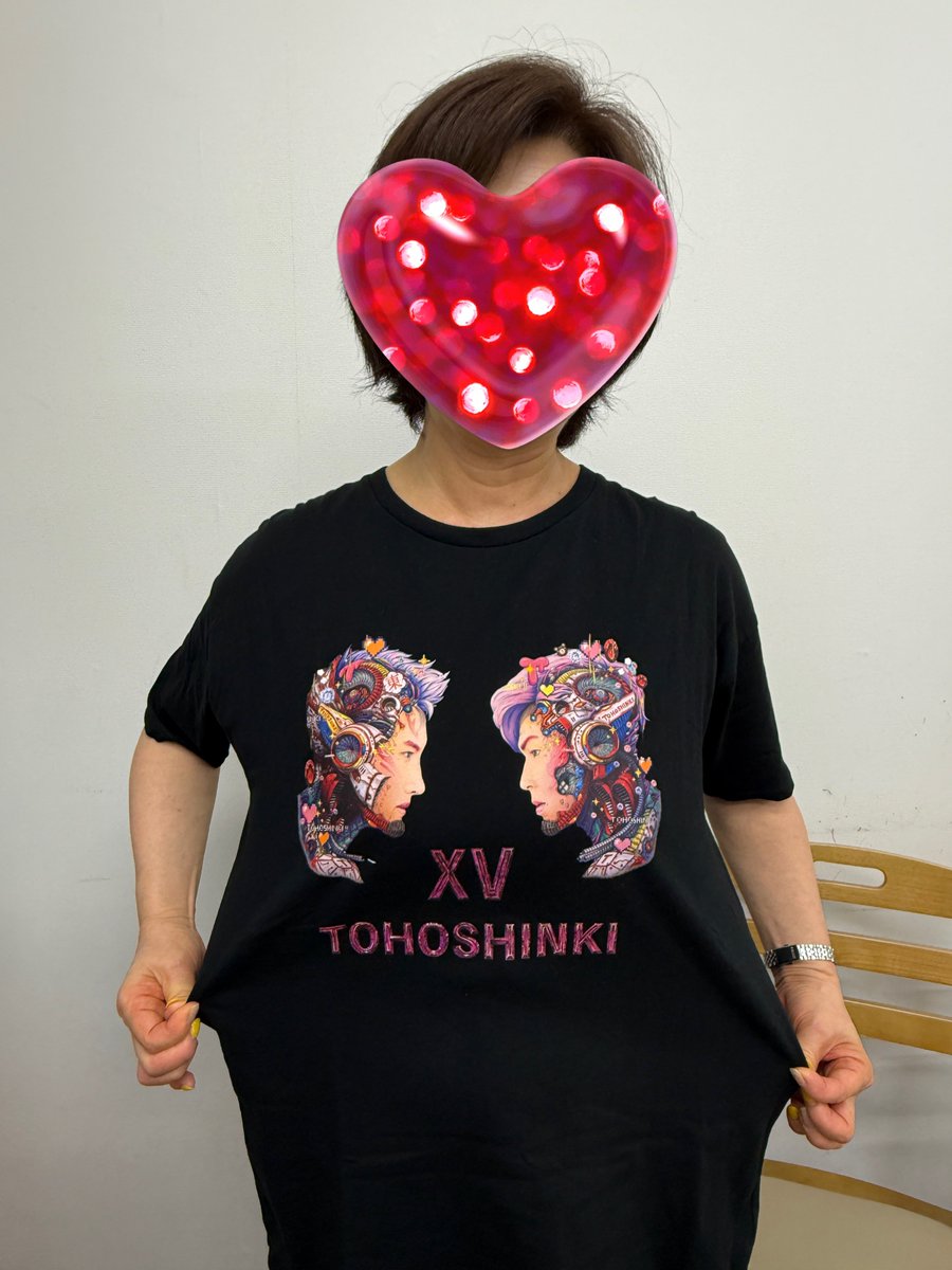 jeonseongsil's tweet image. #동방신기 #東方神起 #TVXQ 를 엄청 좋아하시는 학생 분께서 오늘 입고 오신 티셔츠
학생 분께 부탁드려서 기념으로 찍어 봤어요 📷
수업 끝나면 이 티셔츠를 입고 #カーブス #curves 에 운동하러 가신다고 😊
#韓国語会話教室マルマダン
#韓国語教材専門書店ハングルの森