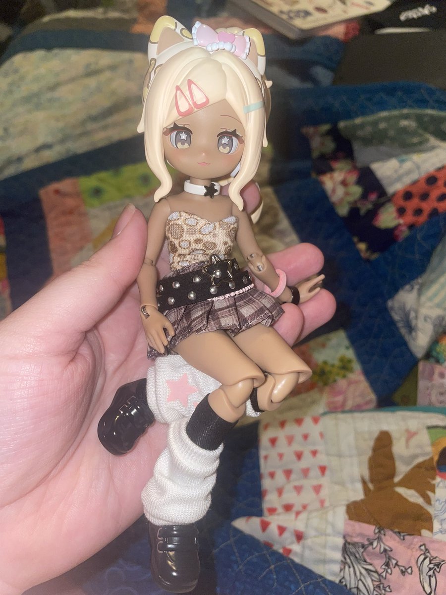 rolla_derby's tweet photo. Look at my new daughter she is so cute 😭💞 #bjd https://t.co/WcWYavVIDQ