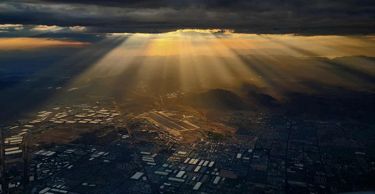 mathryn_m's tweet image. The sunrise during my commute this morning was yet another gift from God—the Heavenly romance of the skies that I get to experience during monsoon season in Vegas.
Pilot Mike Edwards captured this sunrise while flying near Nellis Air Force Base. Ricky Kendall captured this…