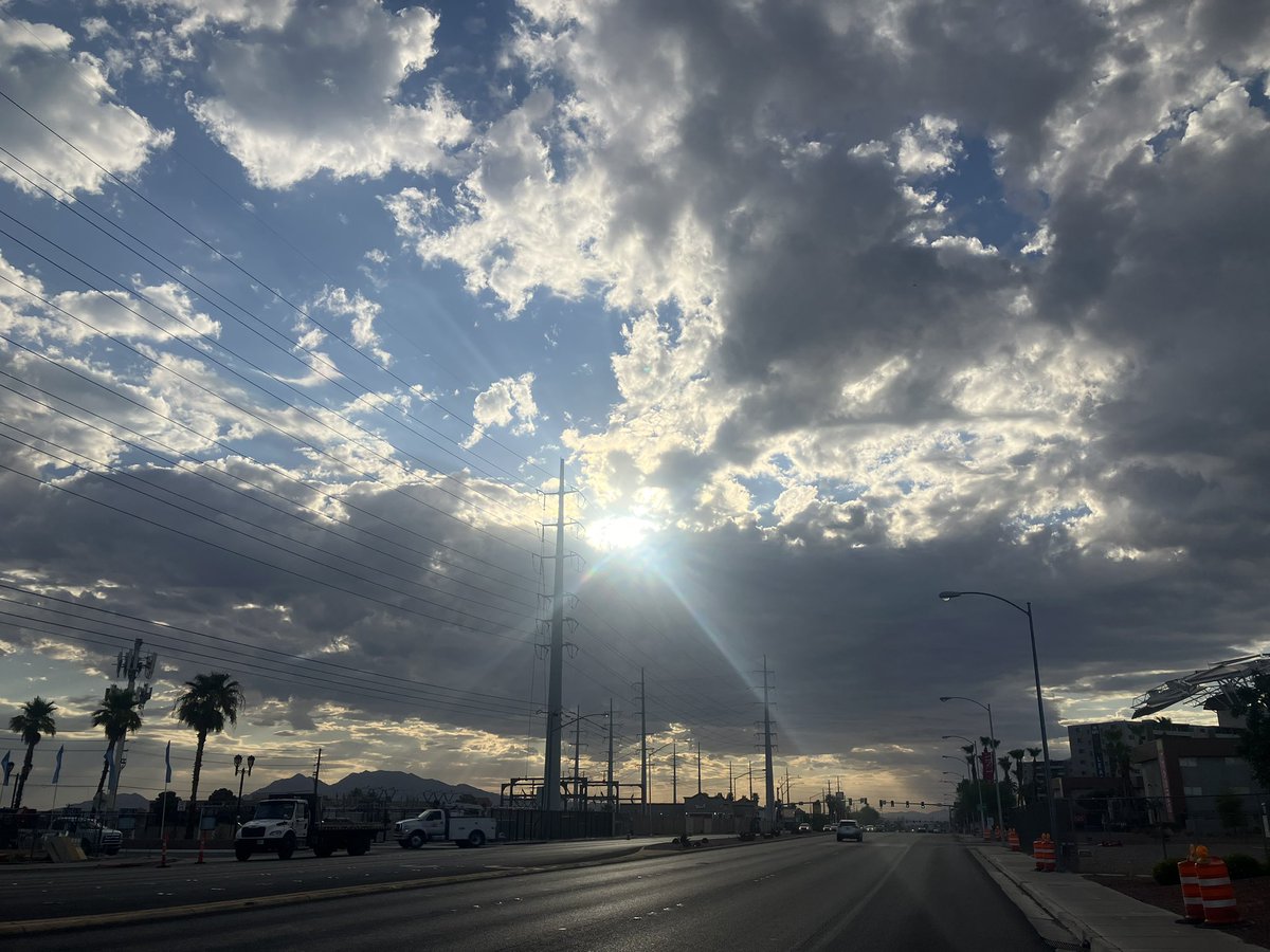 mathryn_m's tweet image. The sunrise during my commute this morning was yet another gift from God—the Heavenly romance of the skies that I get to experience during monsoon season in Vegas.
Pilot Mike Edwards captured this sunrise while flying near Nellis Air Force Base. Ricky Kendall captured this…