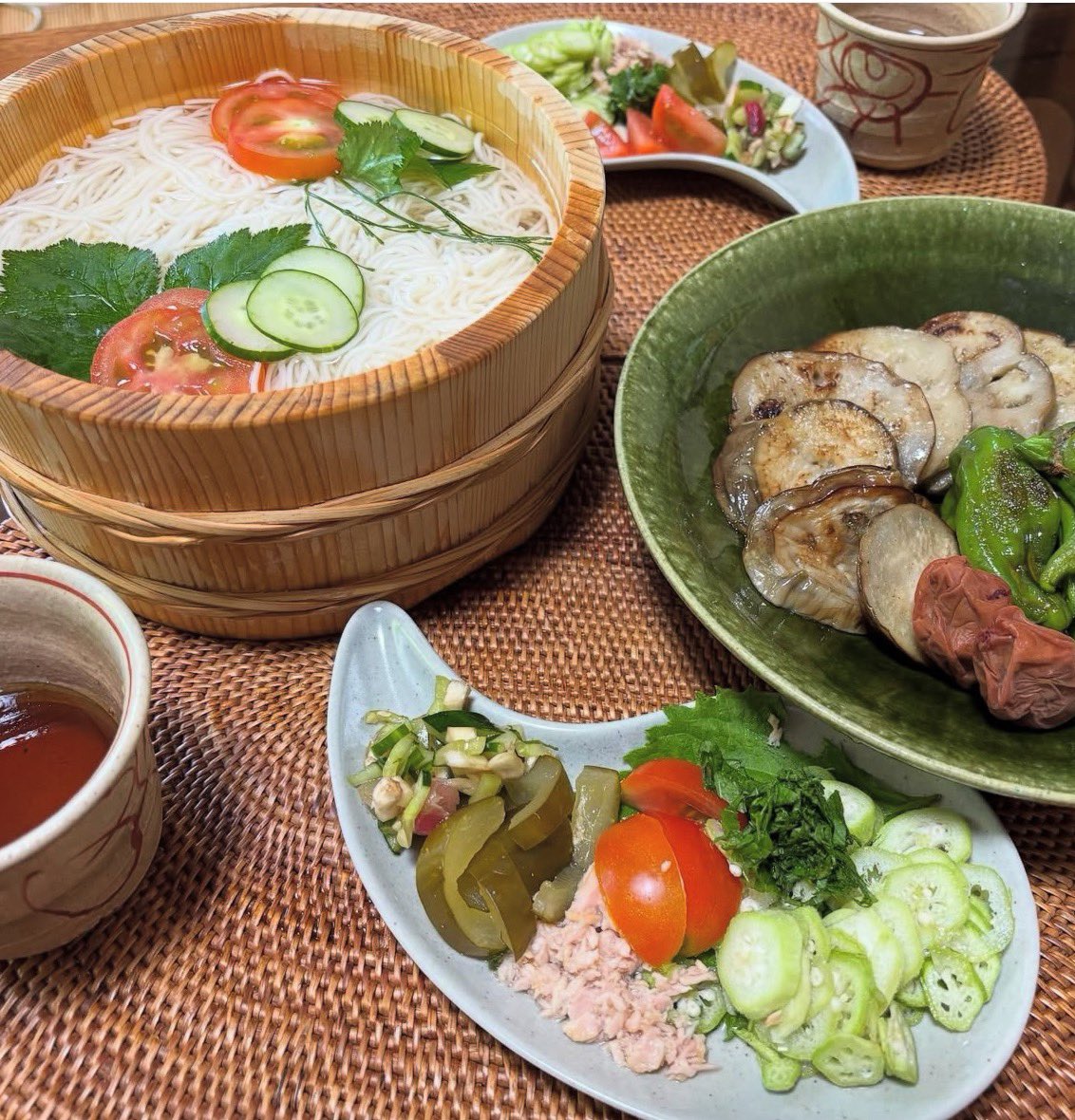 KkochinT's tweet image. なんとも暑くて
たまらんですね。
世間が白く光っています🥵
お昼はそー麺😋
