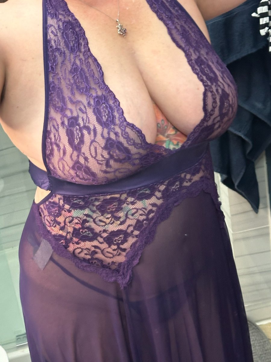 So tomorrow I go back into the OR to have my wrist forcibly bent. Need some positive thoughts for this thick momma that it helps and doesn’t make things worse!! Hopefully this helps your MILF Monday and you have a gorgeous week! Im sorry if im quiet for a few days. Or if im