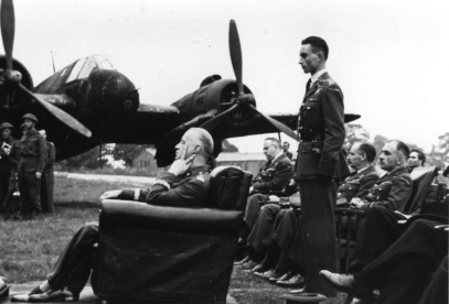 Greg_Slizewski's tweet image. 22 VII 1913 r. urodził się Czesław Główczyński. We IX'39 w III/6 DM, we 🇫🇷w GC 1/145. W 🇬🇧 w 302 DM, potem adiutant gen. Sikorskiego. Od XII'44 w lotnictwie 🇺🇸. Zmarł w 2000 r. VM, 4xKW, CdG. W 1939 r. 3 samoloty indywidualnie i 1 zespołowo oraz uszkodzenie 1. 🇫🇷 1-2-0, 🇬🇧 1-0-0.
