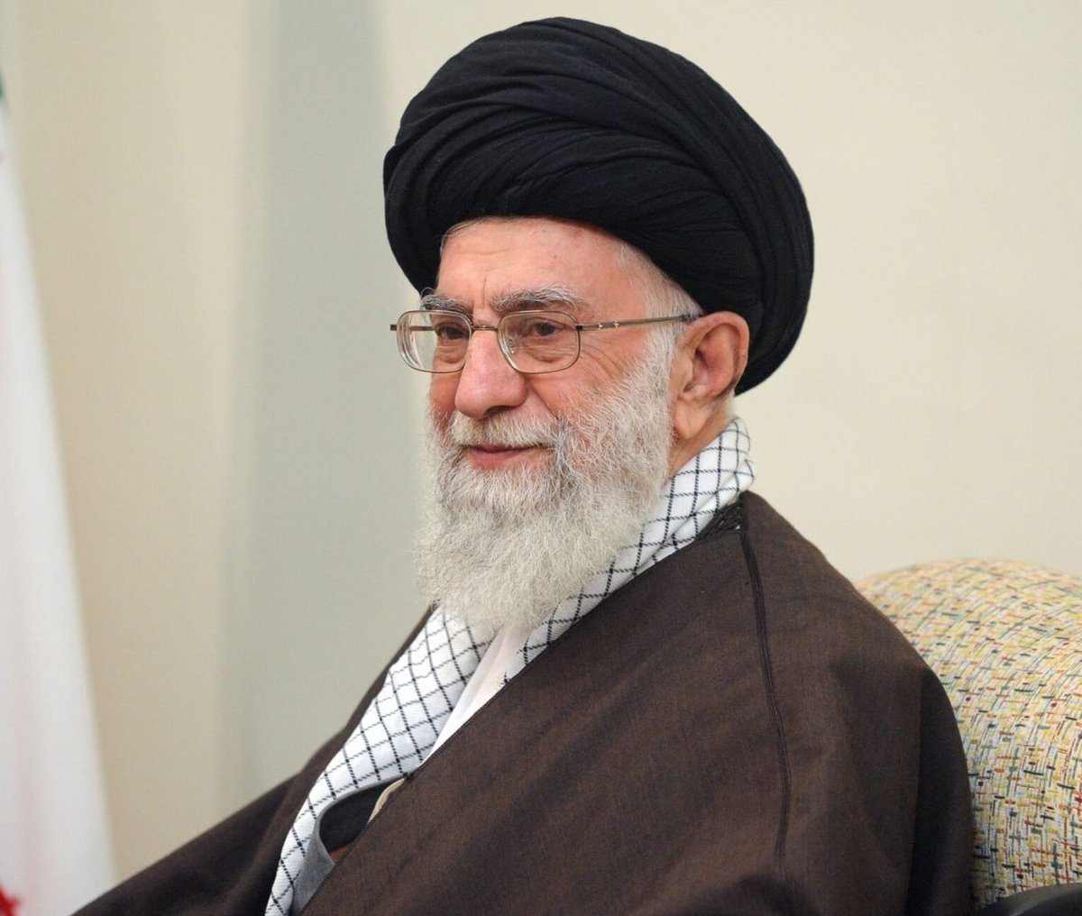World_Affairs11's tweet image. BREAKING:
President Donald Trump says he will attack Iran again .