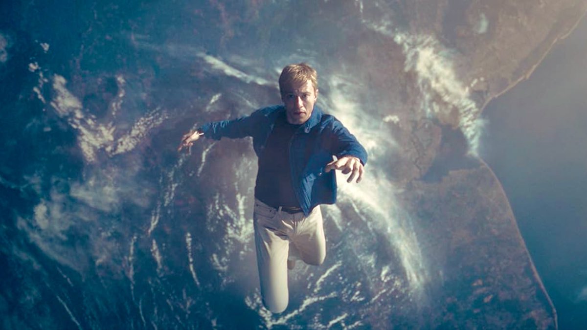 EpicFilmGuys's tweet image. #TheFantasticFour is a huge crowd-pleaser! A refreshing live action Saturday morning cartoon, just oozing with retro sci-fi vibes. It’s a true love letter to the 1960’s and classic Marvel comics. Joseph Quinn’s Human Torch is a standout and Julia Garner’s Silver Surfer kicks ass.