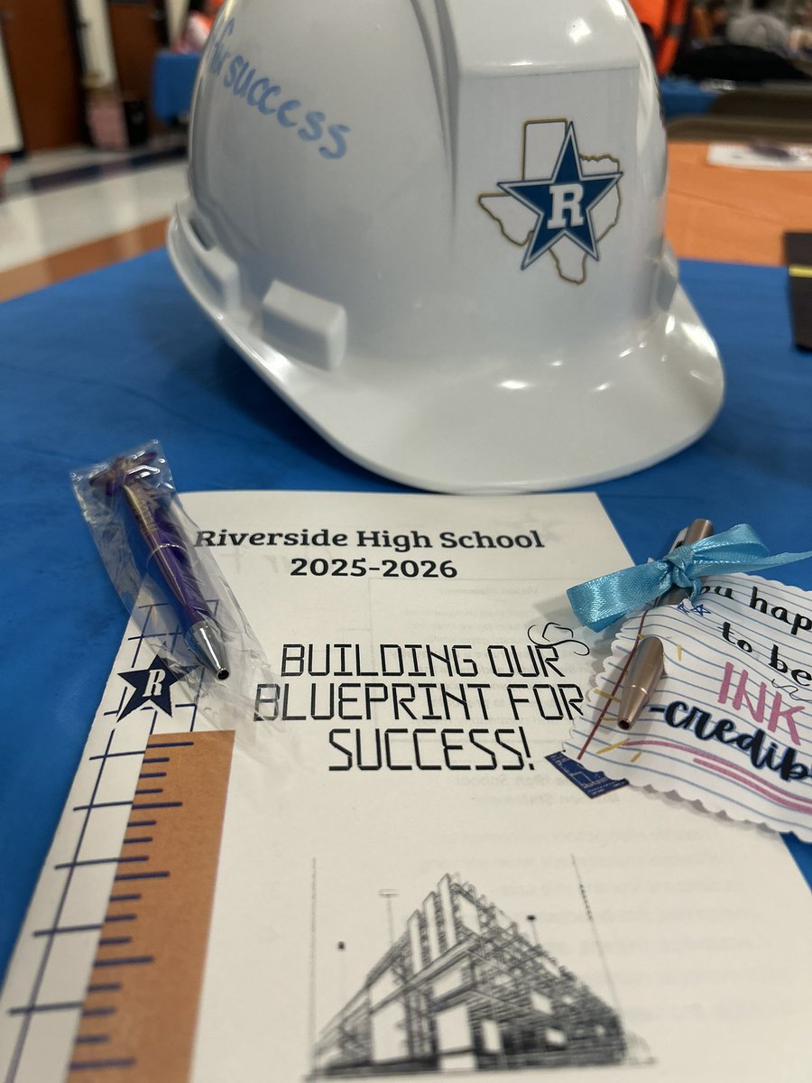 LuluPetrosky's tweet photo. Getting our year started at @Riverside_4ever ! Excited for our returning students and incoming freshmen! 🤠🫶🏽🧡💙 #yeehaw #blueprintforsuccess #buildingdreams #instillconfidence #CCMR #improvinglives https://t.co/ZugXL9A2kW