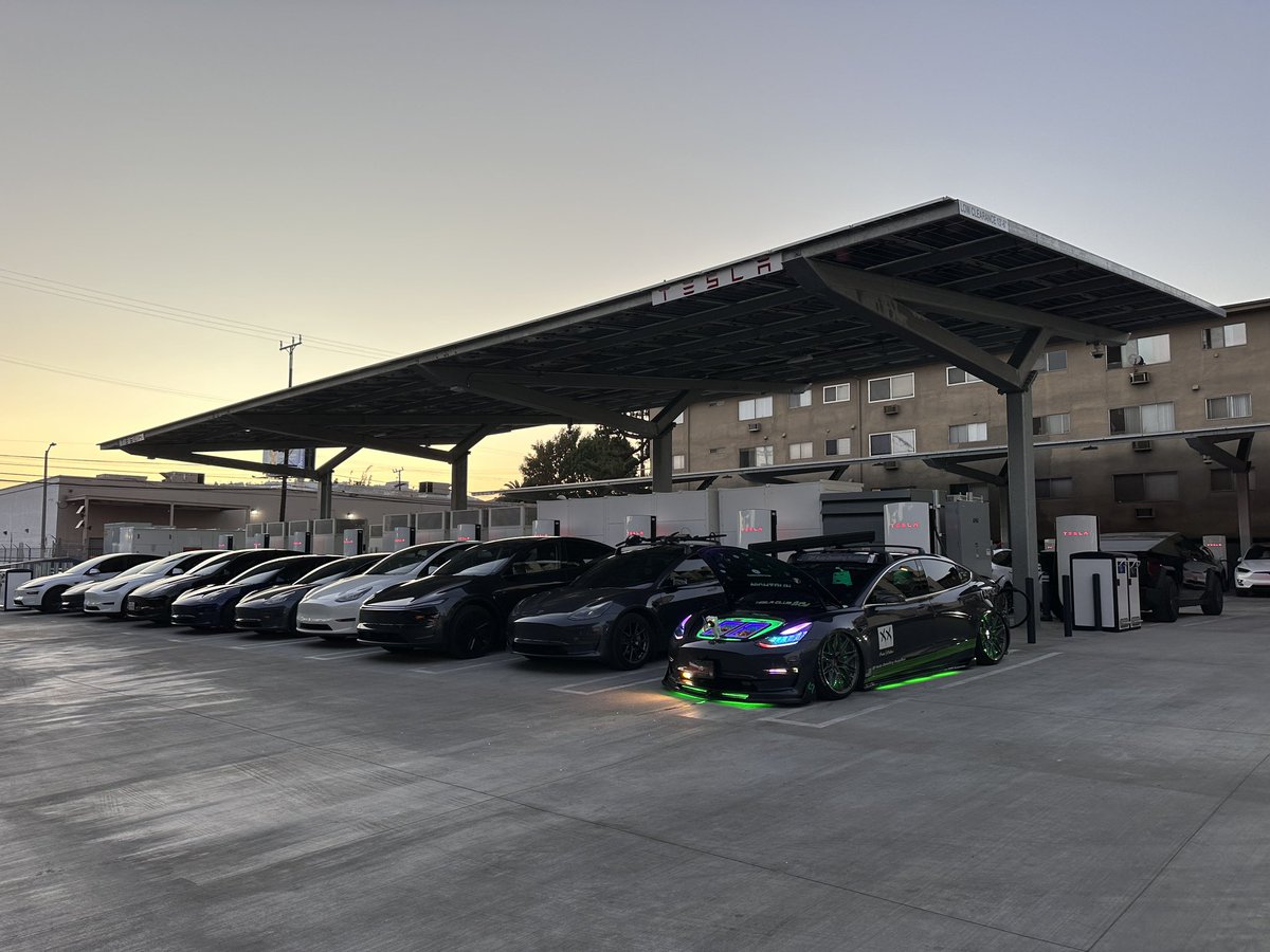 ChargePozitive's tweet image. Let’s play a game:
Where’s @switchedtesla at the Tesla Diner