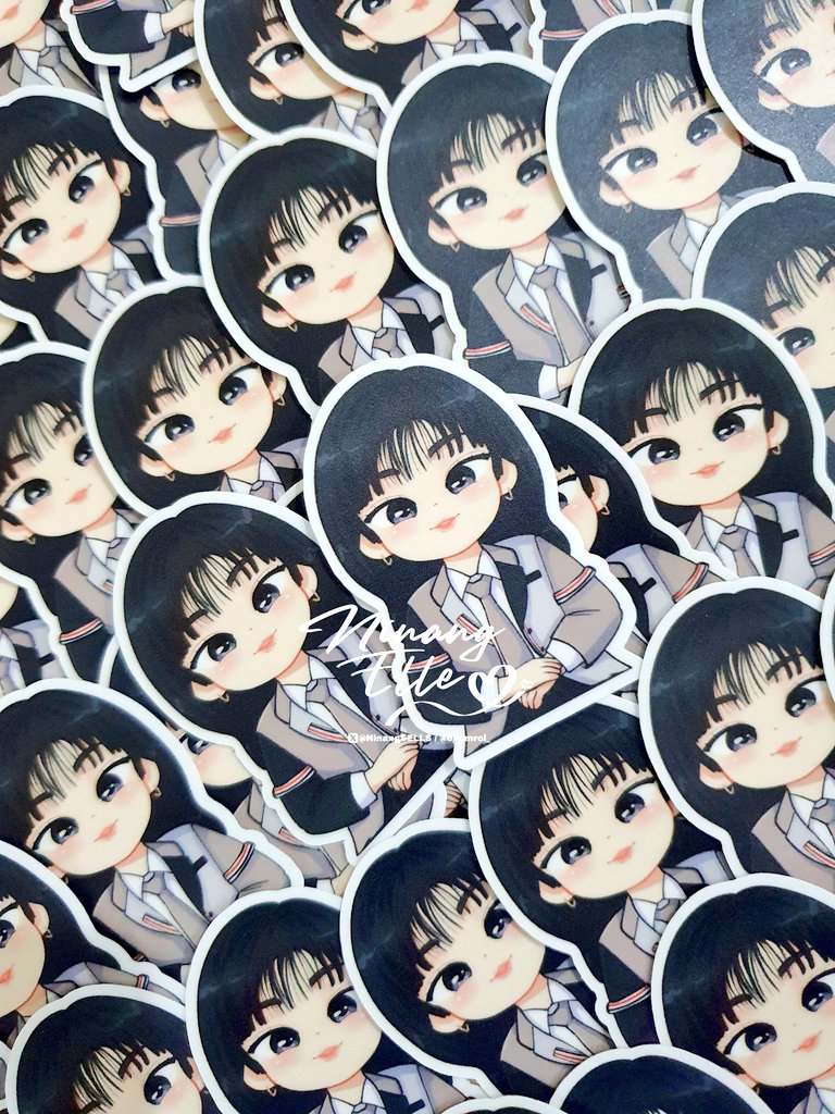 ellemrcl_'s tweet photo. actual photos of the waterproof stickers &amp; showcard~   🙇‍♀️✨️🤍
 #2025TIFFANYYOUNGTOUR #2025HEREFORYOU_IN_ASIA https://t.co/q8nFZ3FXbu