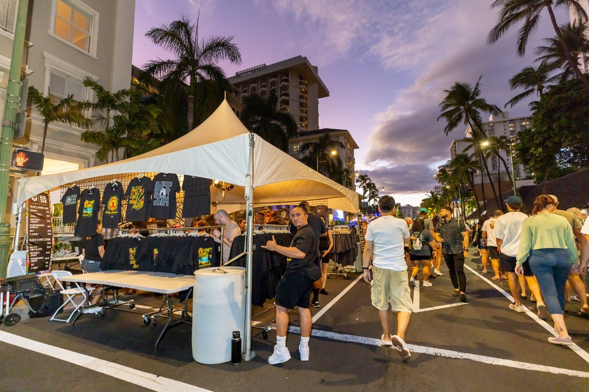 AlohaFstvls's tweet photo. From handcrafted goods to local grinds, our vendors bring the heart of Hawaiʻi to every booth. 🌺 🤙🏽
Tag your favorite vendors below!👇

#AlohaFestivals @hawaiihta @oahuvb @gohawaii https://t.co/5SBbBWbNQn