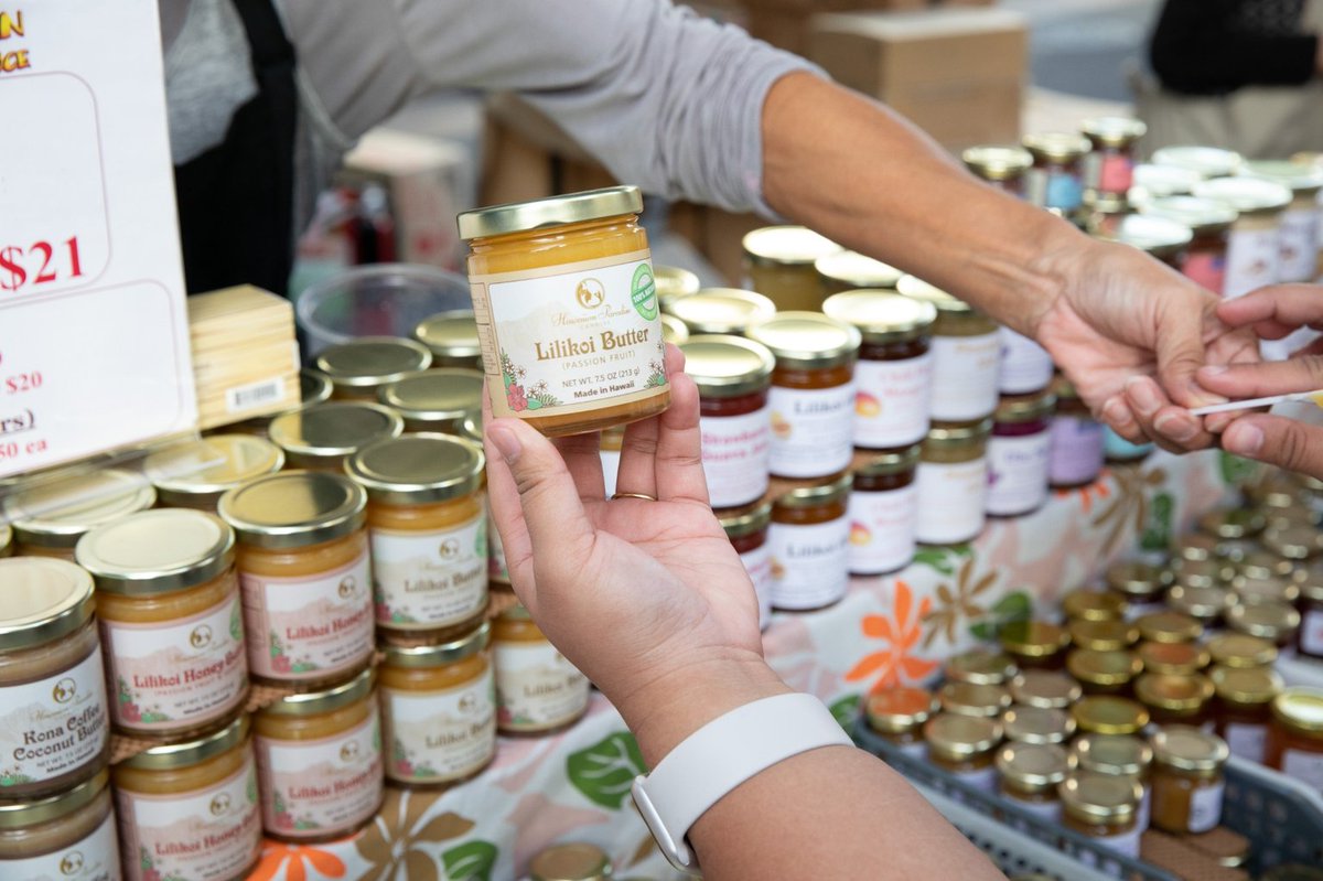 AlohaFstvls's tweet photo. From handcrafted goods to local grinds, our vendors bring the heart of Hawaiʻi to every booth. 🌺 🤙🏽
Tag your favorite vendors below!👇

#AlohaFestivals @hawaiihta @oahuvb @gohawaii https://t.co/5SBbBWbNQn