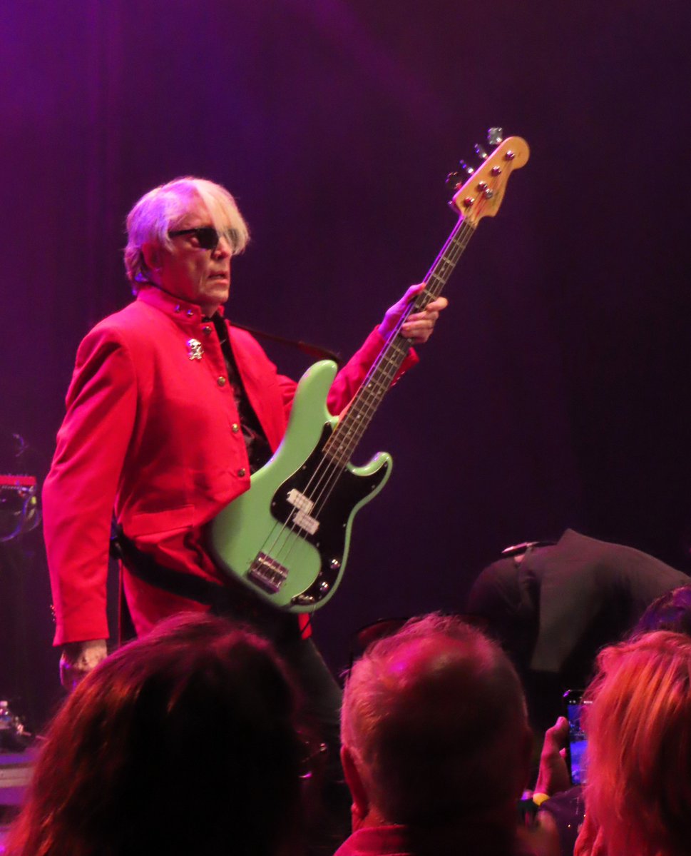 AlanToddWHS's tweet image. Loved the way Tim Butler of The Psychedelic Furs interacted with the @pacamp crowd all night
@pfurs @ocfair #livemusic #concert #concerts