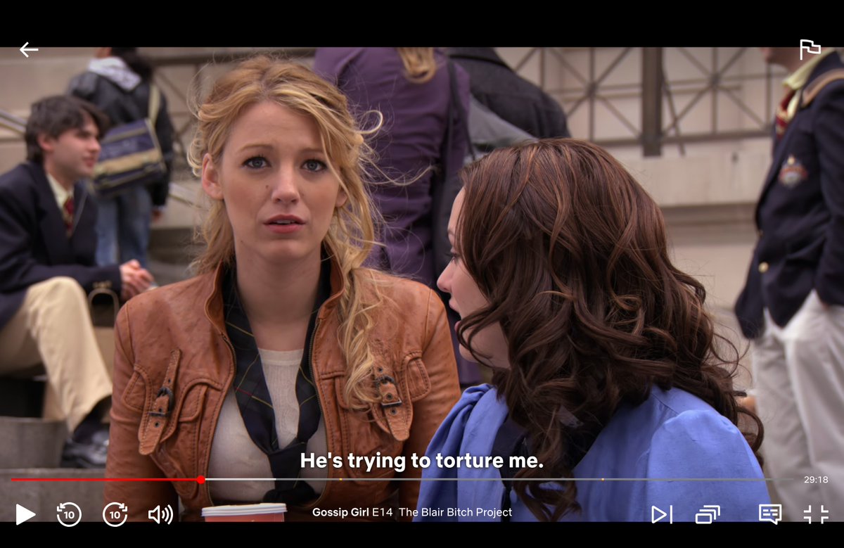 SkyworksFilms's tweet image. The Gossip Girl hair dresser must've HATED Blake Lively bc wtf is this hair? Blair looks poppin asf (per usual)