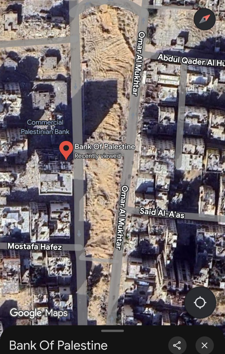 imshin's tweet image. This lady provides a cropped photo to "prove" that a restaurant I shared does not exist. Of course, as every Gazan knows, this is al-Jundi al-Majhool Square which never had buildings on it. It was a park. The restaurant is on the other side of Omar al-Mukhtar Street, which runsโฆ