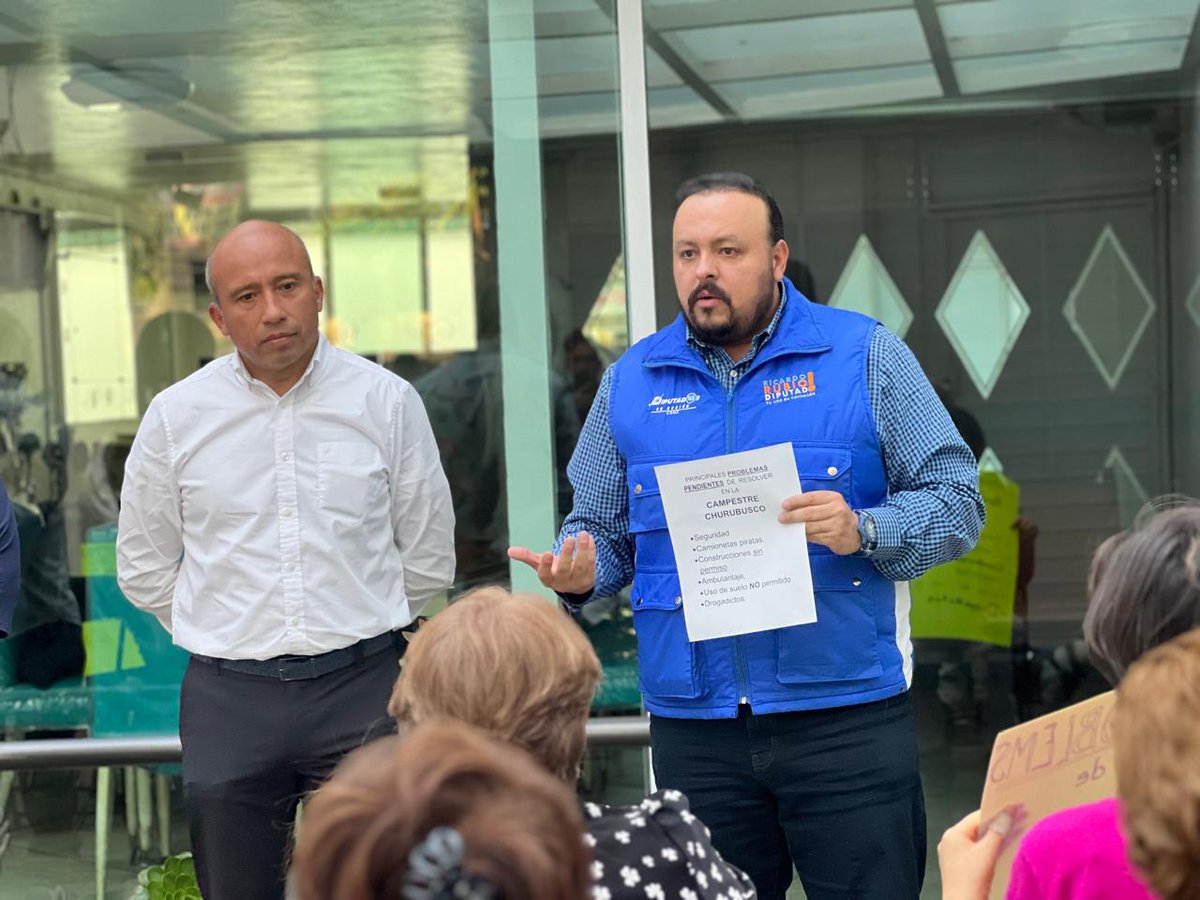 ricardorubiot's tweet image. Hoy me eché una buena platicada con mis vecinas y vecinos de la colonia Campestre Churubusco 👥💬
En conjunto con mi amigo Héctor Barrera, secretario general del PAN CDMX, y junto a mi concejala Claudia Hernández y el concejal Oscar Barrera. ¡Gracias por siempre estar al pie del…