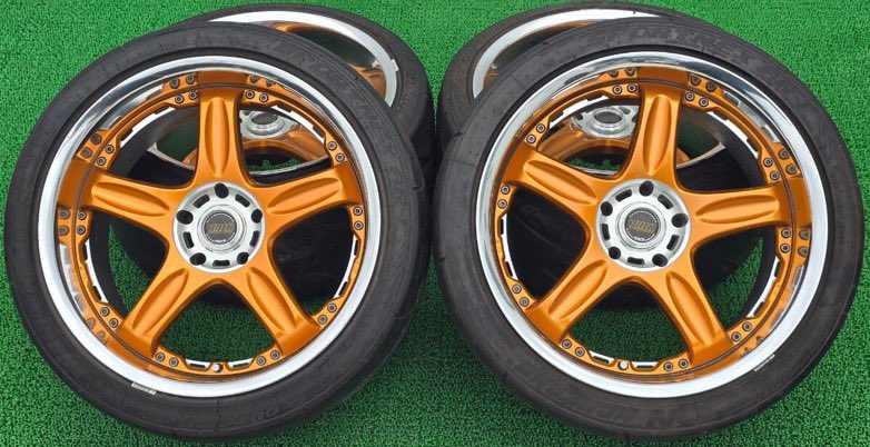 emo3210357281's tweet photo. GTRサイズ　ボルクレーシング　タイヤ付きGT-C 4本セット
大切にガレージ保管してましたが手狭になったので大切にしていただける方いればお譲りします。手渡し希望です。4本共にタイヤ付き18インチ　10j オフセット＋17  ガリ傷なく程度は良いと思います。よろしくお願いします。♯ホイール売ります。 https://t.co/tDm0jzJiwD