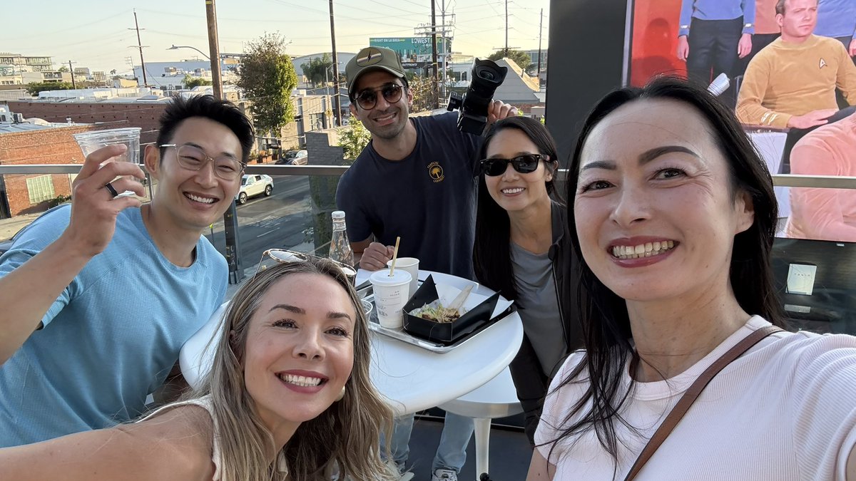TeslaJoy's tweet image. Always good running into friends in the Tesla community! @ItsKimJava @TheEvryDayChris