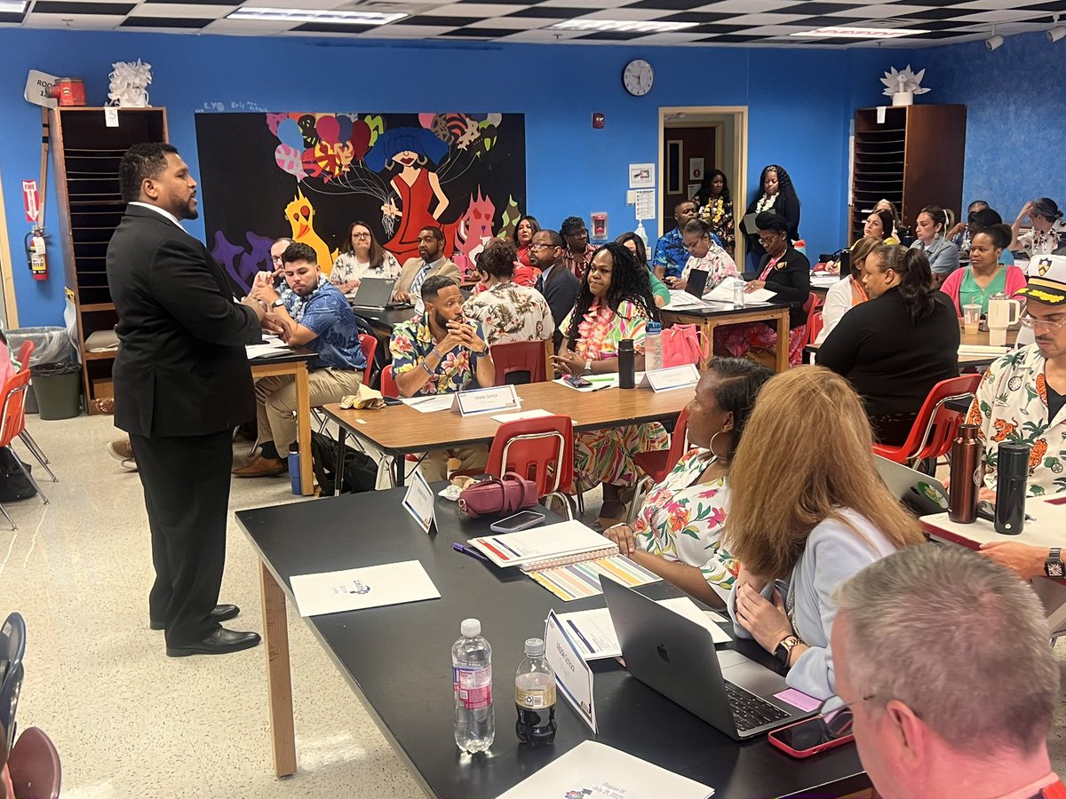 MJJackson1906's tweet image. With our Hawaiian prints and blooming grit, Region IV launched a “luau of learning” today at Moises E. Molina High School! 🌸🌴
Special thanks to the teams that contributed in making today’s work a shining success in celebration, collaboration, and ELEVATION!
Keep going! 🥳🏁📈