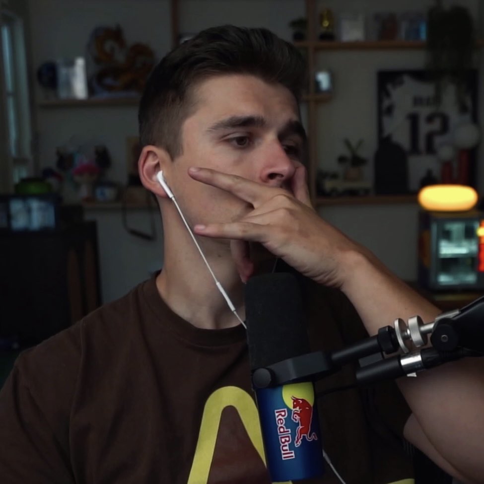 mogularchive's tweet image. the bisexual gun is already working