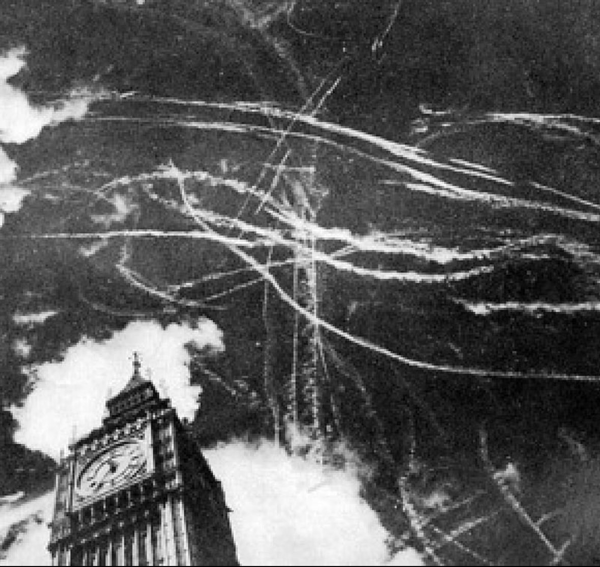 IntegralAnswers's tweet image. The Chemtrails started a long time ago…
Even in the midst of WWII, they found the time to mess up the skies above London.