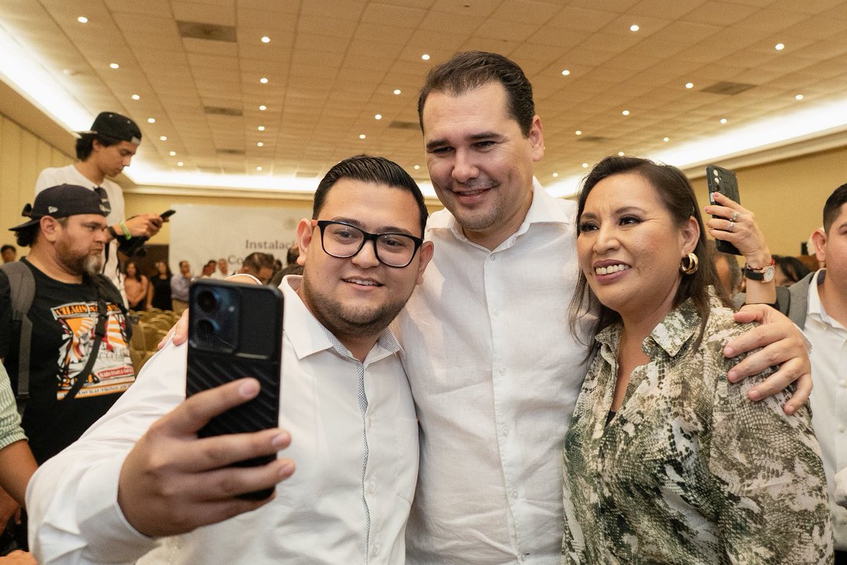 Adolfo Salazar (@adolfosalazar_) on Twitter photo Acompañé al gobernador <a href="/AlfonsoDurazo/">Alfonso Durazo</a> y a la subsecretaria de gobernación <a href="/RocioBarcenaM/">Rocío Bárcena Molina</a> en la instalación del Comité Estatal y Comités Municipales en Sonora, como parte de la Estrategia Nacional por la Paz de la presidenta Claudia Sheinbaum.
Juntas y juntos, tejemos un nuevo Acompañé al gobernador <a href="/AlfonsoDurazo/">Alfonso Durazo</a> y a la subsecretaria de gobernación <a href="/RocioBarcenaM/">Rocío Bárcena Molina</a> en la instalación del Comité Estatal y Comités Municipales en Sonora, como parte de la Estrategia Nacional por la Paz de la presidenta Claudia Sheinbaum.
Juntas y juntos, tejemos un nuevo