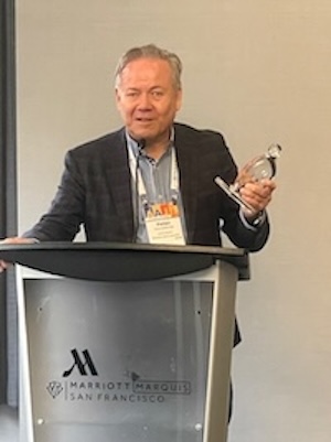 Past ALA National President Peter Carter was presented with the 2025 Tom Henderson Penguin Award for services to International Law at the American Association for Justice's  annual convention in San Francisco this week. 

Congratulations Peter!

#AAJ #ALA #accesstojustice