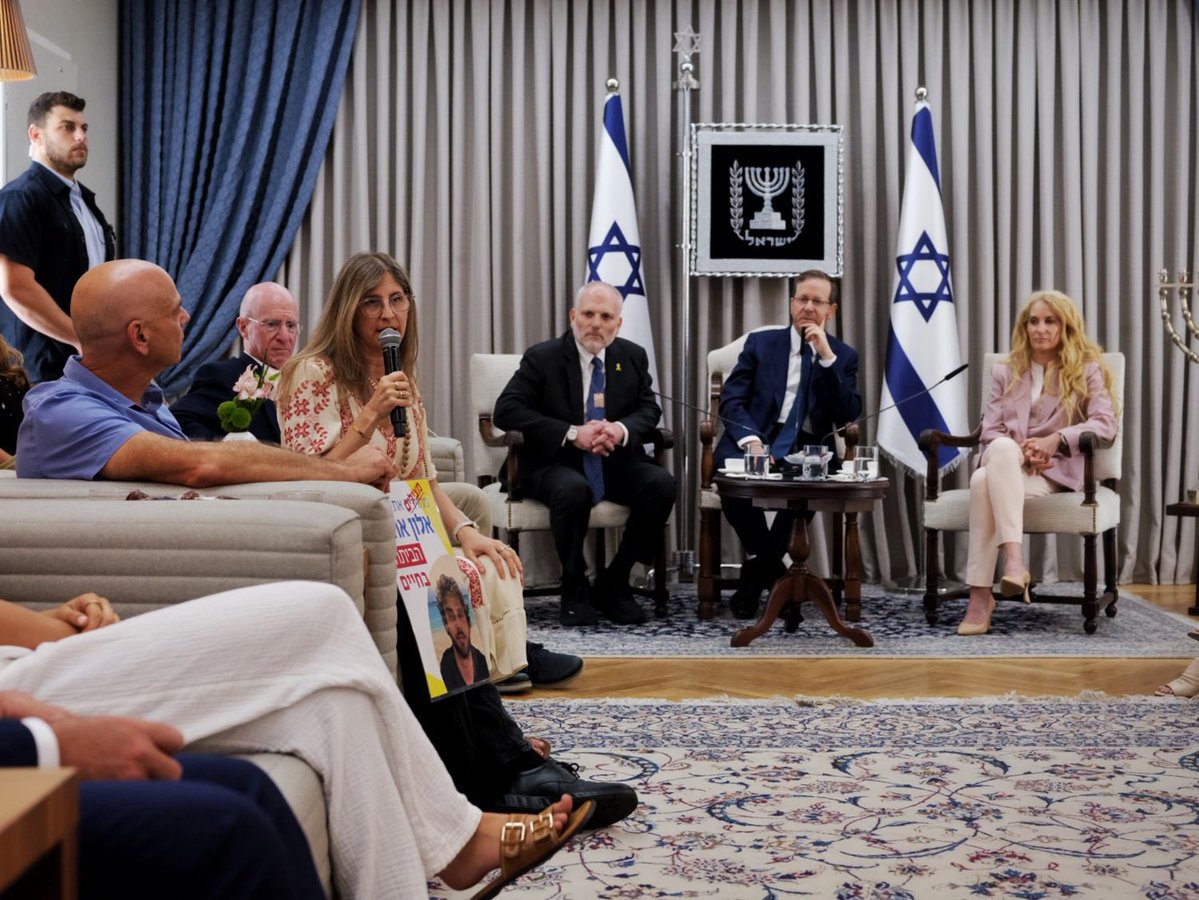 Conf_of_Pres's tweet image. Last night, our Israel Solidarity Mission began at Beit HaNassi with President @Isaac_Herzog and the family of hostage Alon Ohel. Herzog: “All of us must scream out loud and demand a deal… It’s time for Hamas to go as far as possible so we see our sons and daughters back home.”