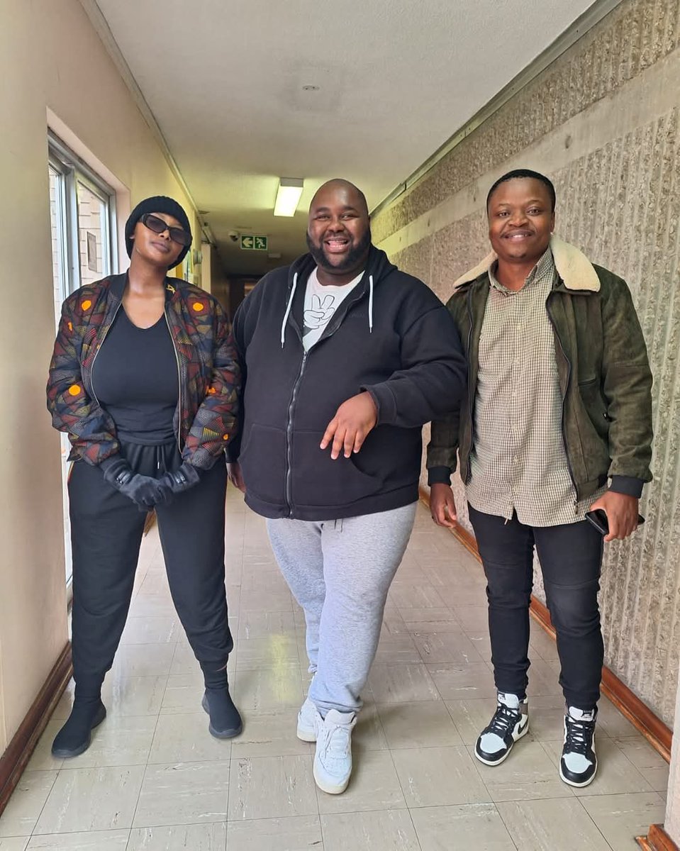 Izikolo zivuliwe, #Makuvukwe!!! Good morning! Masibesonke on #truBreakfast with Boyz Mpunzi, Sinazo Yolwa and Luyolo Mkalipi. Hello! 

89.3 - 107.8, DStv 816, DTT 217, OpenView 626, SABC+, trufm.co.za

☎️086 000 2375
📱072 999 8092