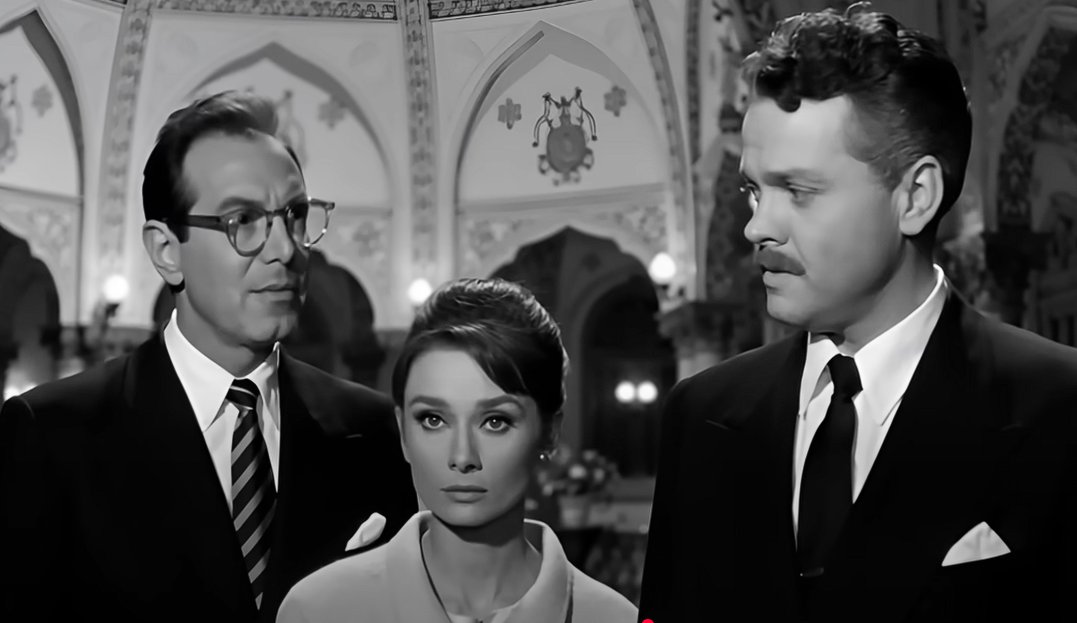 NWDisorder1111's tweet image. The man on the left has a YT channel "AI Video School". He experimented making videos where he inserts himself into old films.
In this clip from a video, he's with Audrey Hepburn & Orson Wells ... however, the two never appeared in a movie together.
This is totally AI.
⚠️#AI