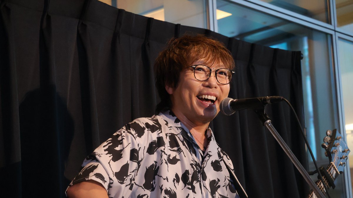 OngakuPia's tweet image. 高橋優 、デビュー日に原点の札幌・狸小路でラジオ公開収録イベントを実施 最新曲「エンドロール」配信&ベストアルバム『自由悟然』発売決定
lp.p.pia.jp/article/news/4…
#高橋優