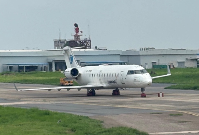 27saurabhsinha's tweet image. Zooom CRJ200 in Jan 2024 when the airline had revived for a while
Now, gathering dust at IGIA
The extra 'o' in Zoom didn't help :(