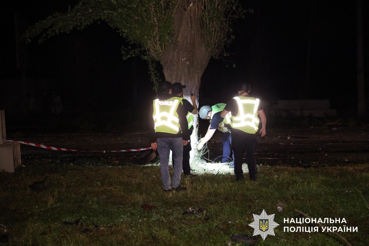 NPU_GOV_UA's tweet image. 🔻Поліція працює на місці ворожого удару у Сумах
🔗Деталі: bit.ly/4lZiCxA
#stoprussia #police_at_war