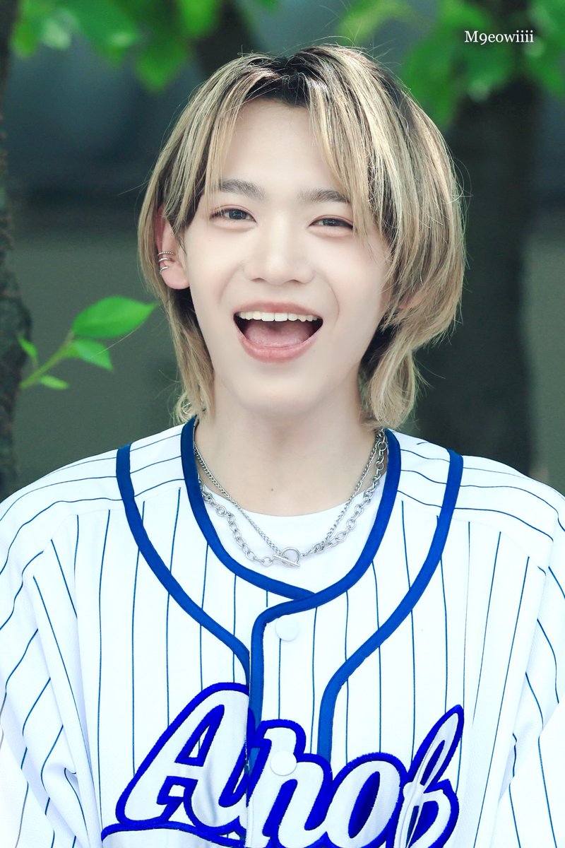 M9eowiiii's tweet image. 250703 엠카 미팬
기뻐!기뻐!!😁
#AHOF #아홉 #SHUAIBO #장슈아이보
#ZHANGSHUAIBO #张帅博 #シュアイボ