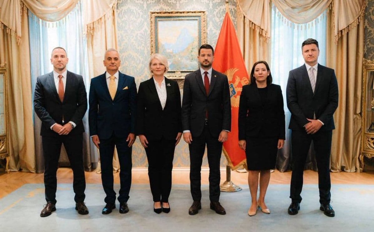 MONTENEGROinEU's tweet image. 📣 Montenegro is proud to be represented in 5️⃣🇪🇺 MS🇧🇪,🇧🇬,🇭🇷,🇫🇷&amp;amp;🇳🇱 with newly appointed ambassadors received by President @JakovMilatovic today ahead of embarking on their missions!

📍 Their work will be🔑in supporting our path to 🇪🇺 membership.

👏🏻 Wishing them lots of success!